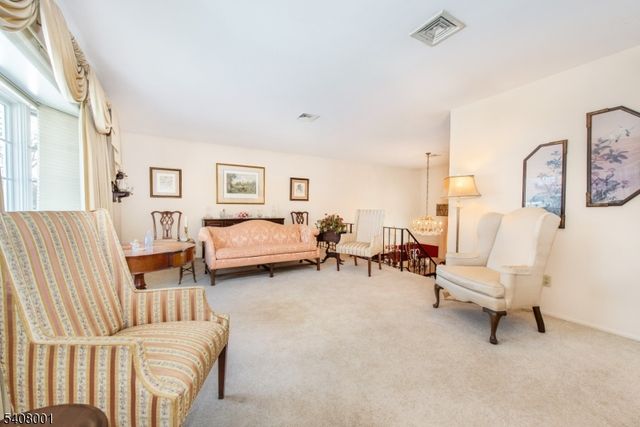 686 Kennedy Dr, Washington Twp., NJ 07676