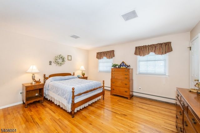 686 Kennedy Dr, Washington Twp., NJ 07676