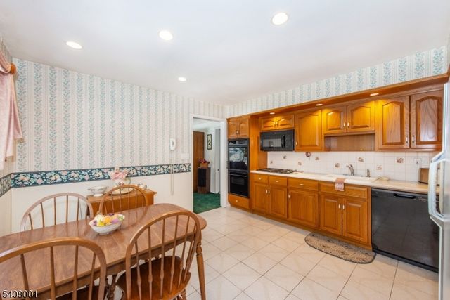 686 Kennedy Dr, Washington Twp., NJ 07676