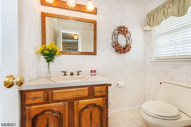 686 Kennedy Dr, Washington Twp., NJ 07676