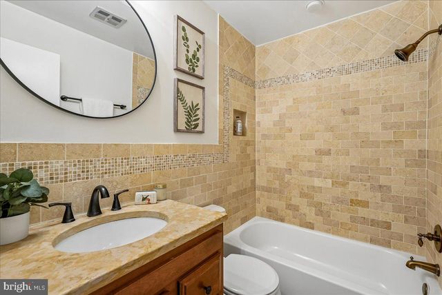 4 CULLINAN DR, Gaithersburg, MD 20878