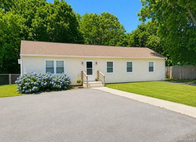14 Shorehaven Boulevard, Ronkonkoma, NY 11779