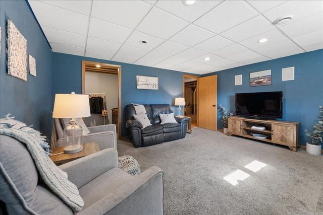 220 Red Birch Run, Madison, WI 53718