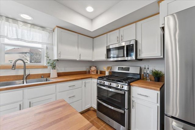 220 Red Birch Run, Madison, WI 53718