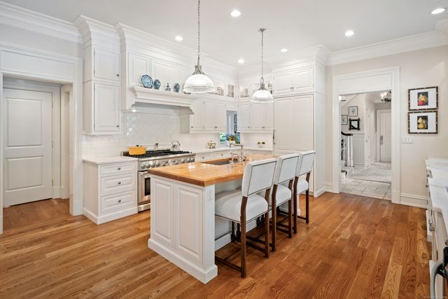 143 Oenoke Ridge, New Canaan, CT 06840