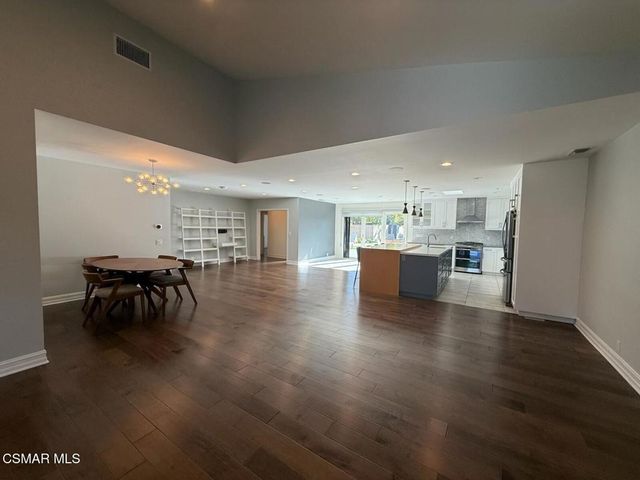 23400 Collins Street, Woodland Hills, CA 91367