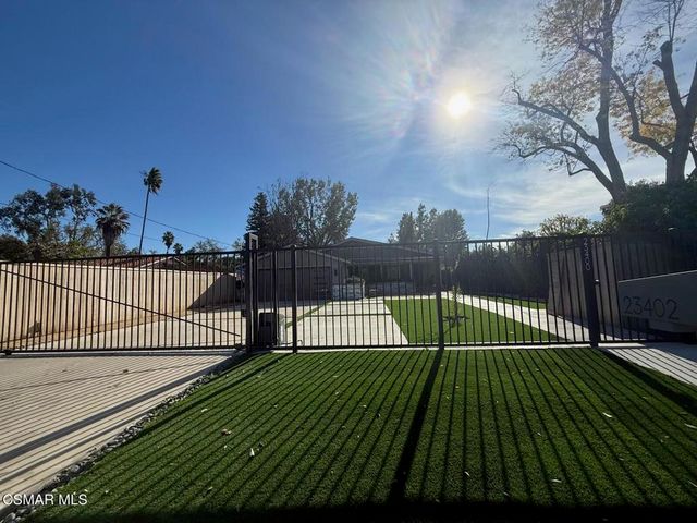 23400 Collins Street, Woodland Hills, CA 91367