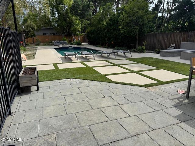 23400 Collins Street, Woodland Hills, CA 91367