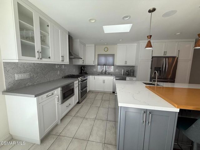 23400 Collins Street, Woodland Hills, CA 91367