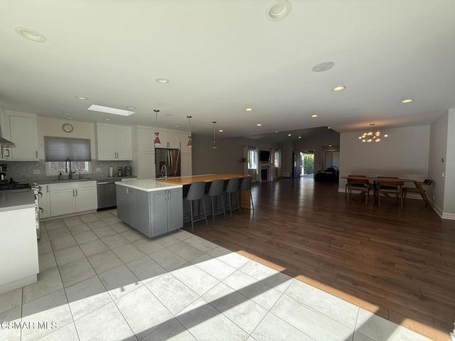 23400 Collins Street, Woodland Hills, CA 91367