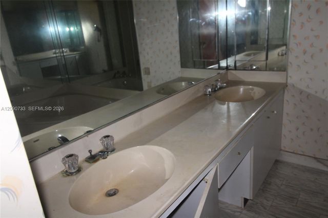 1000 Quayside Terrace 1807, Miami, FL 33138