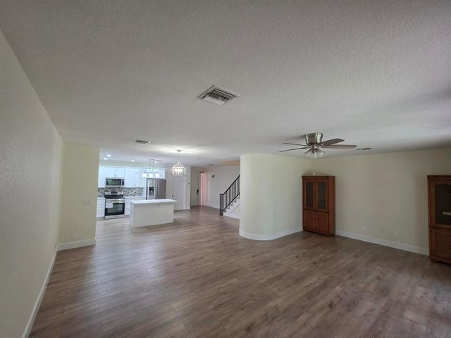 6472 Azura Lake Road, Lake Worth, FL 33463