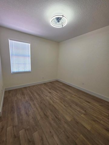 6472 Azura Lake Road, Lake Worth, FL 33463