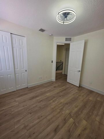 6472 Azura Lake Road, Lake Worth, FL 33463
