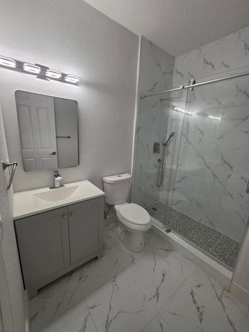 6472 Azura Lake Road, Lake Worth, FL 33463