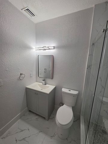 6472 Azura Lake Road, Lake Worth, FL 33463