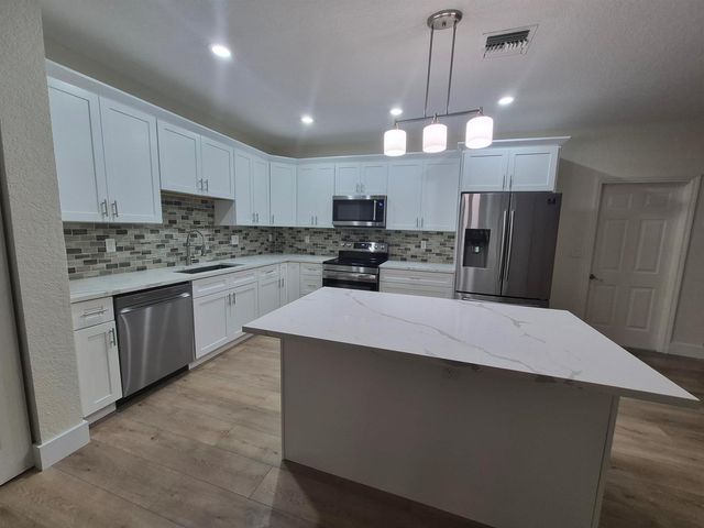 6472 Azura Lake Road, Lake Worth, FL 33463