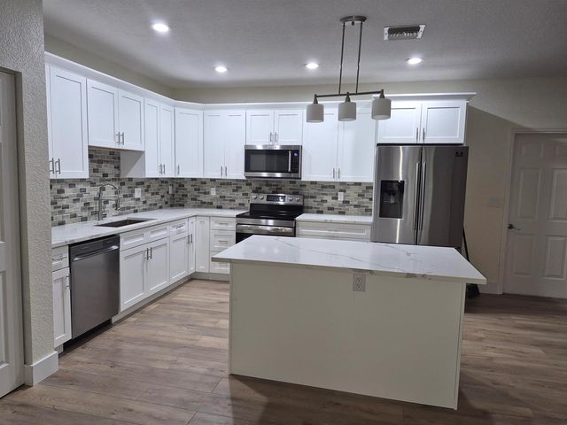 6472 Azura Lake Road, Lake Worth, FL 33463