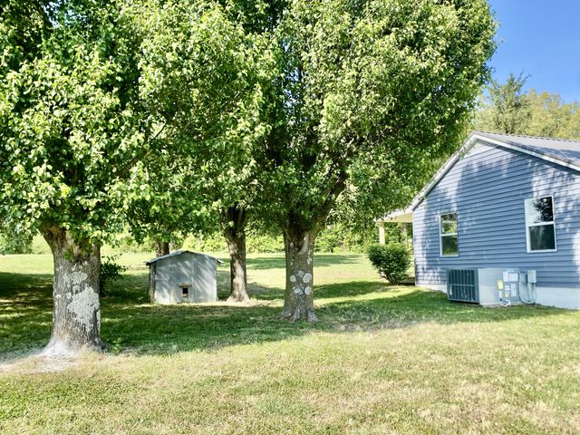 2471 Smartt Station Rd, Morrison, TN 37357