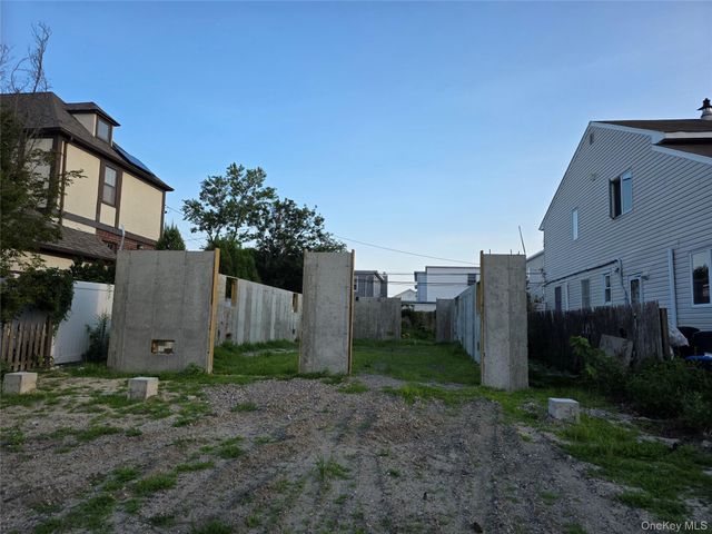 460 E Market Street, Long Beach, NY 11561