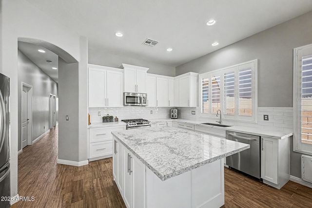 1956 E GLACIER Place, Chandler, AZ 85249