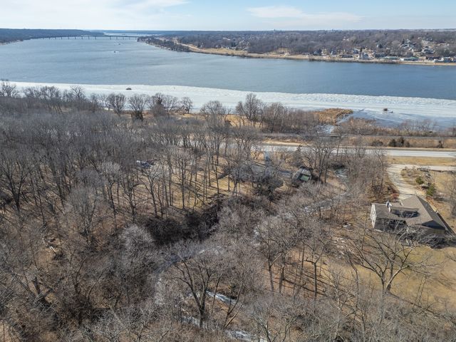 1102 S High Street, Port Byron, IL 61275