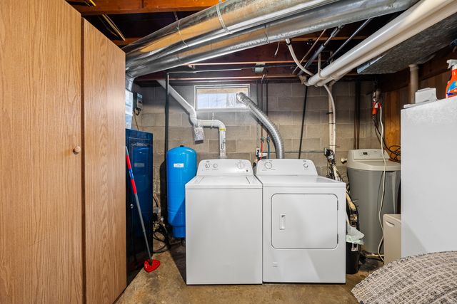 1102 S High Street, Port Byron, IL 61275