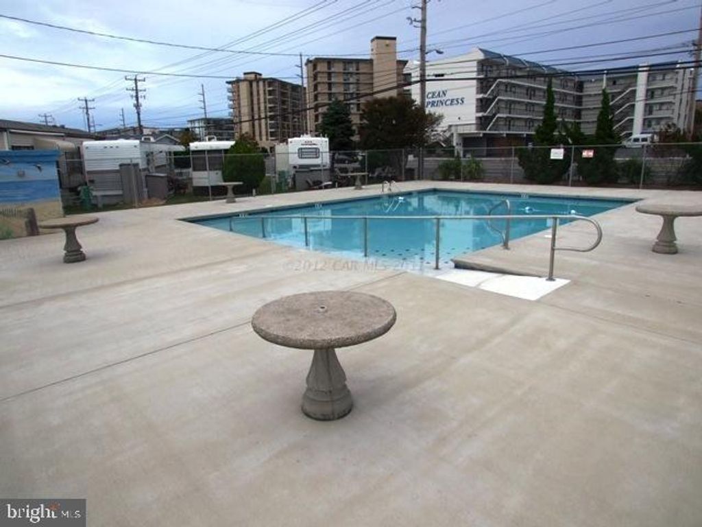 Image 3 of property listing at 118 134TH ST, Ocean City, MD 21842