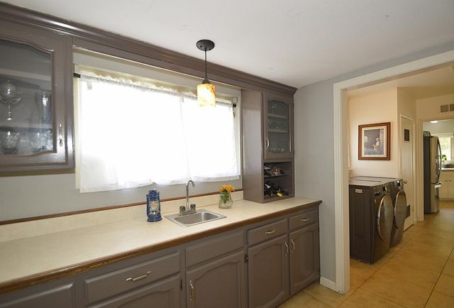 1708 W Andrews Avenue, Fresno, CA 93705