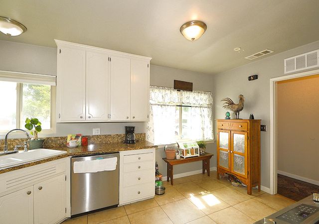 1708 W Andrews Avenue, Fresno, CA 93705