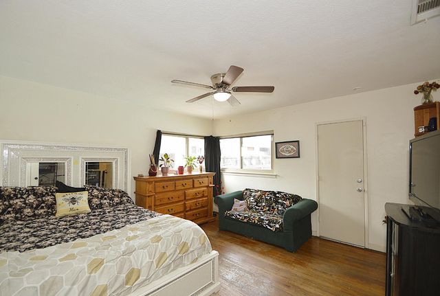 1708 W Andrews Avenue, Fresno, CA 93705