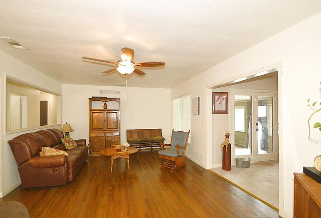 1708 W Andrews Avenue, Fresno, CA 93705