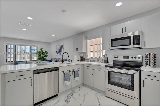 895 W 39th Pl 1, Hialeah, FL 33012