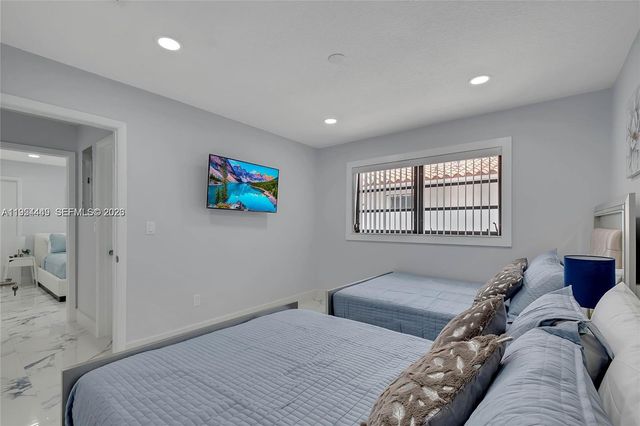 895 W 39th Pl 1, Hialeah, FL 33012