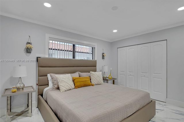 895 W 39th Pl 1, Hialeah, FL 33012