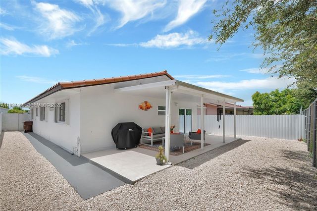 895 W 39th Pl 1, Hialeah, FL 33012