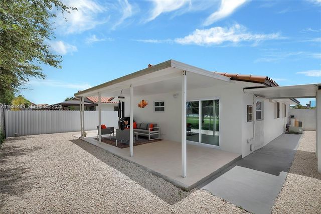 895 W 39th Pl 1, Hialeah, FL 33012