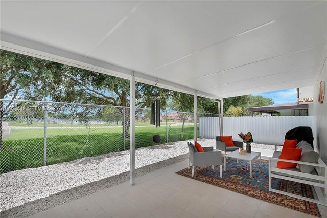 895 W 39th Pl 1, Hialeah, FL 33012