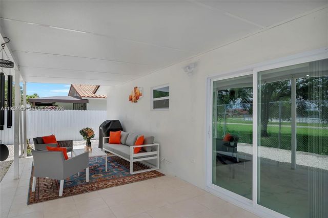 895 W 39th Pl 1, Hialeah, FL 33012