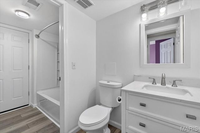 1090 Humber Circle, St Louis, MO 63129
