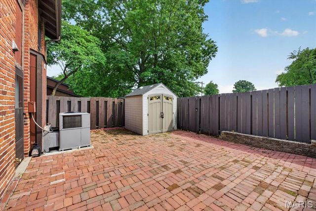 1090 Humber Circle, St Louis, MO 63129