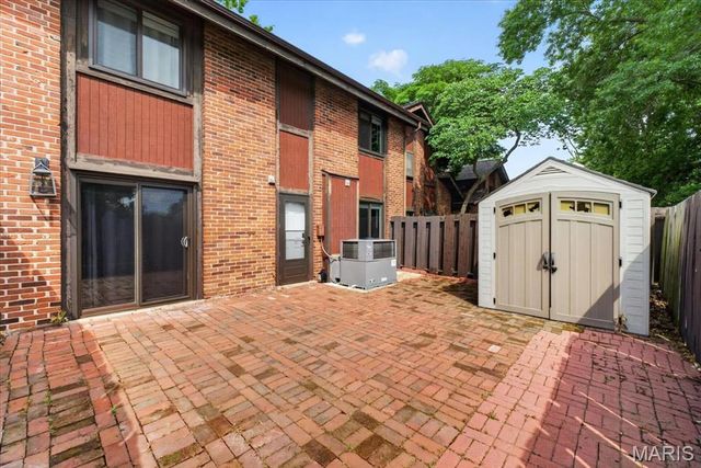 1090 Humber Circle, St Louis, MO 63129
