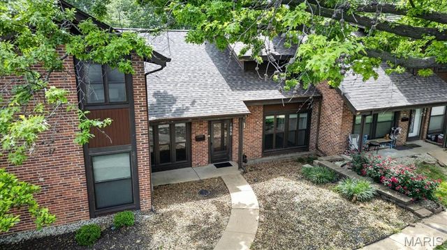 1090 Humber Circle, St Louis, MO 63129