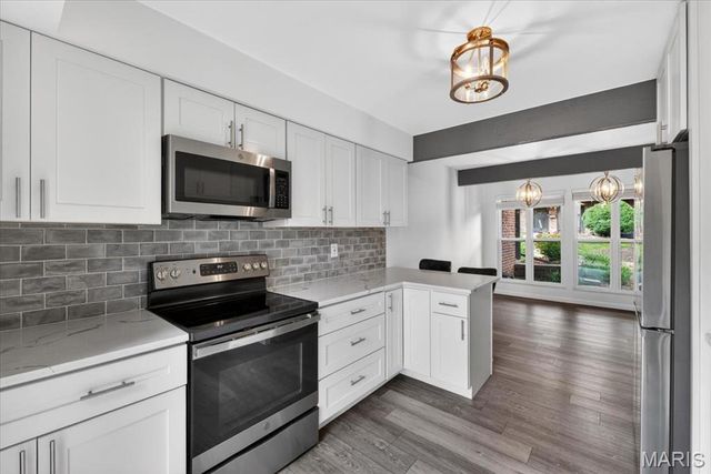 1090 Humber Circle, St Louis, MO 63129
