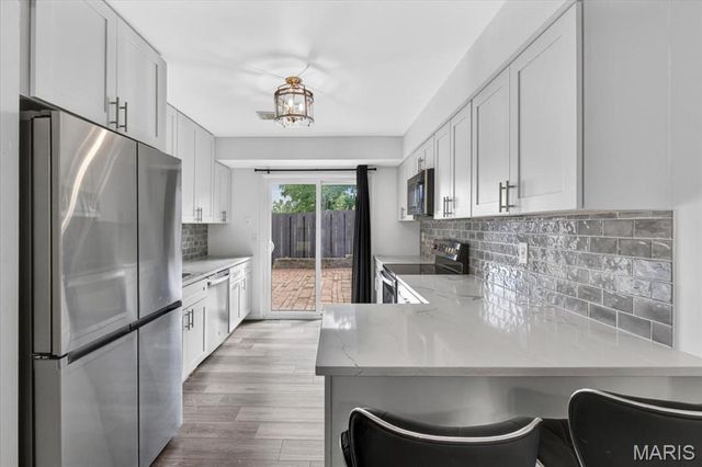 1090 Humber Circle, St Louis, MO 63129