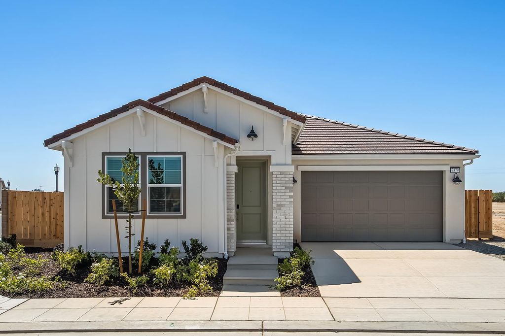 Image 1 of property listing at 7379 W Hadley Avenue, Fresno, CA 93723