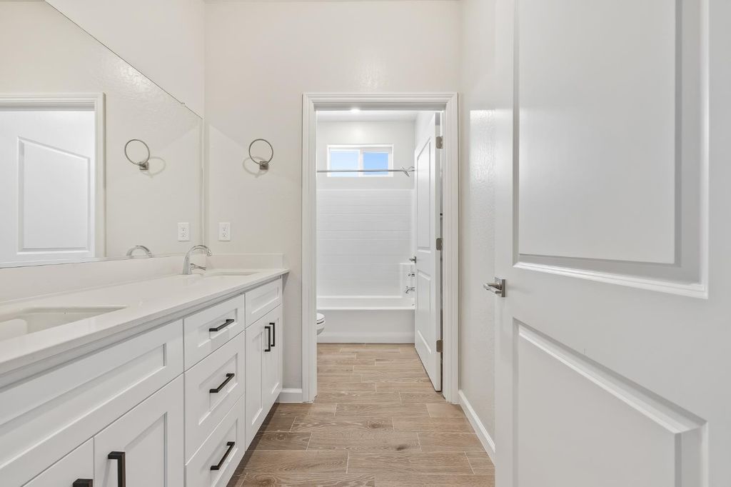 Image 11 of property listing at 7379 W Hadley Avenue, Fresno, CA 93723