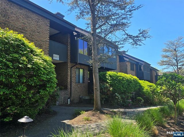 230 Indian Hollow, Mahwah, NJ 07430
