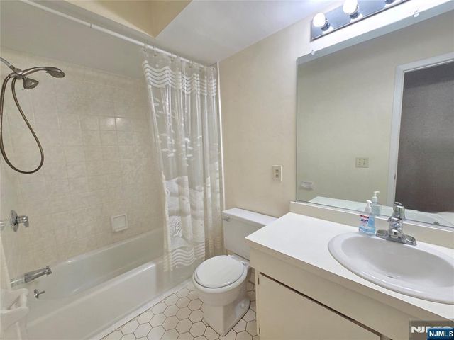 230 Indian Hollow, Mahwah, NJ 07430
