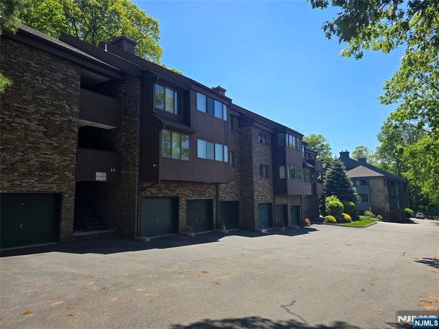 230 Indian Hollow, Mahwah, NJ 07430